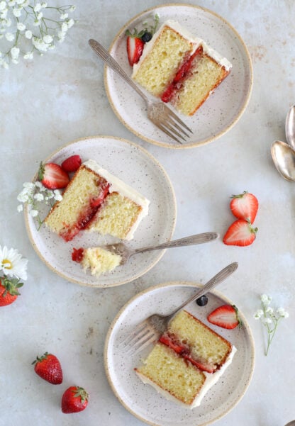 This small strawberry vanilla cake is perfect for any small celebration. It features a 6-inch two layer cake, a simple filling of strawberries and a smooth and creamy vanilla buttercream.